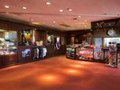 【館内|ゴルフショップ】ショップ併設で利便性抜群。プレーの合間や終了後に、ゆったりとしたお買い物を。