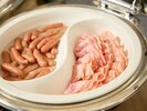 【朝食|定番洋食】ソーセージとベーコンの香ばしい香り。これぞホテルの朝の定番です。