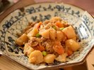 【朝食|肉じゃが】たっぷり具材の旨みが溶け出す。どこか懐かしい家庭的な味わい。
