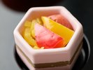 【朝食|小鉢メニュー】食感も楽しい色鮮やかなお漬物。