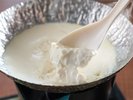 【朝食|出来立て湯豆腐】お席で火を入れるから熱々。とろけるような食感と大豆の甘みが優しい味わい。