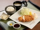【ランチ|熟成とんかつ】サクッと揚がった黄金色の衣。肉本来の甘みを引き出した逸品。