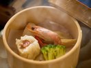 【夕食|和会席の温物】シュウマイや海老など、厳選具材の旨みが凝縮。心まで温まる優しい味わい。