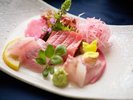 【夕食|お造り盛り合わせ】伊豆ならではの鮮度を堪能。魚介本来の甘みが際立つ、会席の主役級の一皿。