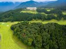 【外観】天城の山々に抱かれた静寂のリゾート。広大な森の中に佇む西洋の館で、心解き放たれるひとときを。
