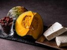 【ディナー】パンプキンとフェタチーズのサラダ 提供期間11/1-2/28