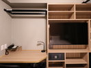 ◆【禁煙レジデンシャルルーム】角度の調整できるテレビが備え付けでございます。※イメージ