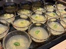 青森りんごを使用したスイーツ♪器は青森の工芸品の『津軽びいどろ』を使用。