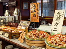 【夕食バイキング】出来立てをご提供している実演コーナー。北前ガニも存分にお楽しみください
