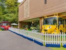 運転手気分が味わえるガレージキッズパーク