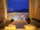 無料【貸切風呂 東錦】広い湯船でゆったりとカップルで一緒に高山の夜景を眺めながらの入浴する特別感♪