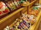 【ロビー】お子様に嬉しい、駄菓子バー(無料)。アルコールのおつまみにも、最適です!