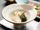 【夕食一例】先付:若芽寄せ、蛸、刀豆(土佐酢)。おいしい先付けは、ついついお酒もすすみます!