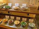 【夕食一例】ごはんとお味噌汁は、セルフで。嬉しい、お茶漬けコーナーもあります♪