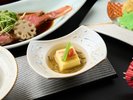 【夕食一例】先付:もろこし豆腐。おいしい先付けは、ついついお酒もすすみます!