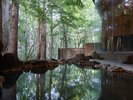 ■露天風呂|木々に囲まれ、四季折々の自然を感じながらお愉しみください