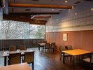 ■レストラン|大きな窓から見える秋田の自然を感じながらお食事をどうぞ