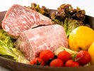 ■ご夕食イメージ・肉フレンチプラン|脂身と赤身が程よく調和した秋田県のブランド牛「秋田錦牛」
