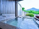 ■石竹■由布岳を望みながら、お好きな時間にお好きなだけ温泉をお愉しみいただけます。