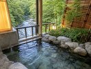 露天風呂付客室一例|川のせせらぎが聞こえる角部屋の露天風呂