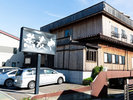【そば処 松くら】当館から徒歩約10分。手頃な価格で本格的な蕎麦や定食を味わうことができるお食事処。