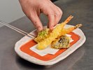 【夕食】旬の食材を使った、揚げたての「天ぷら」もご提供。ぜひご賞味ください。