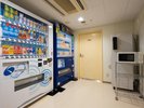 【自動販売機・製氷機・電子レンジコーナー】2F/8Fにご用意がございます。