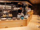 広々としたカウンター席