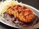 【金沢カレー】黒色のドロッとしたルーに、キャベツの千切りとカツが乗っているのが特徴です!