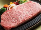 【能登牛】石川県内で飼育される最高級の黒毛和種。厳しい基準をクリアした、きめ細やかなサシが特徴!