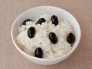 【みたま】黒豆(黒大豆)ともち米を蒸した黒豆のおこわのことで、昔から法事などで食べられます!