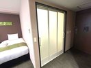 バスルームへの入り口がフラットな造りになっております!