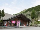 天女の湯(ホテルから車で2分):多量の炭酸水素イオン(重曹)を含み、美肌の湯と呼ばれています