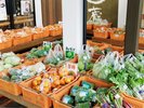 道の駅 ようか 但馬蔵(ホテルから徒歩1分):地元農家から採れたての野菜が集まります
