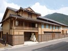 出石永楽館(ホテルから車で25分):大通り沿いの正面玄関です。太鼓櫓をご覧いただけます。