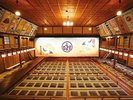 内観:客席は約360席ございます。舞台、1階、2階客席のご見学に加え、花道も歩いていただけます。