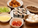 【沖縄名物(ポークたまごおにぎり、タコライス)】沖縄名物が朝食で味わえます。