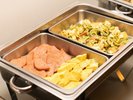 【温もの(ポークたまご、ゴーヤーチャンプルー)】沖縄の朝を感じる、彩り豊かな一品たち。