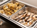【温もの(魚、もずくの天ぷら)】ごはんがすすむ、旅の朝ごはん。