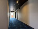【本館廊下】※画像は8階の廊下でございます。