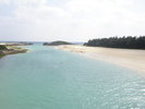【渡口の浜】長く続く白砂の遠浅ビーチ!穏やかな海で海水浴や散策に最適♪
