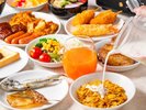 和洋30種類以上の朝食ビュッフェ