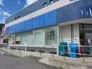 石和温泉駅から徒歩4分ほど。直売店「農to」。産地直送の果物や野菜が購入できます。