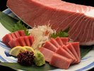 写真提供:鳥取県 マグロの刺身 鳥取県境港市にある境漁港は生マグロ日本一の水揚げ量。