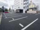 敷地内39台・敷地外31台 計70台完備(平面駐車場)先着順1泊500円