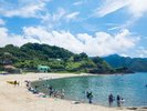 【土肥海水浴場】松林と芝生の緑が映える西伊豆エリア最大の弓状のビーチ(一例)