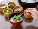 ご飯とお粥に合うこだわりの薬味と味噌をご用意しています。