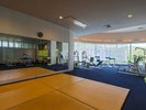 【アスレチック・ジムフロア(水曜定休日・有料)】ご滞在中に気軽に利用できるフィットネスフロア