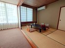 7.5畳和室(駐車場側)
