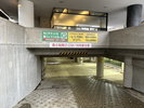 地下駐車場入り口(高さ制限2m)